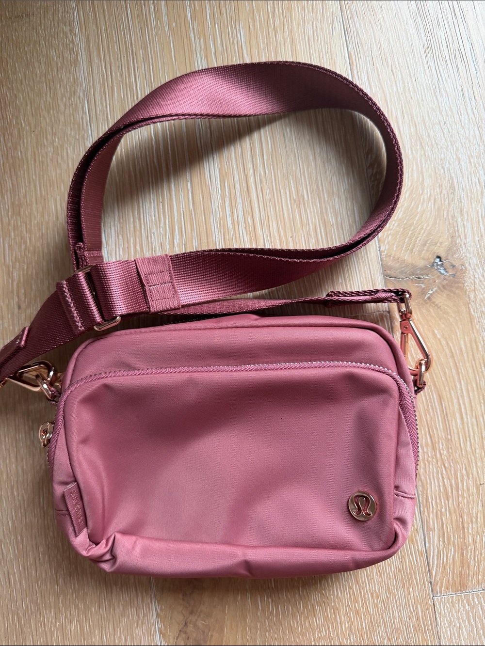 lululemon athletica rose pink crossbody bag with adjustable strap